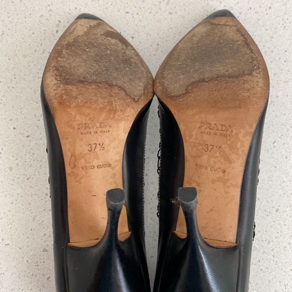 Tempting Vintage Fishnet Prada Pumps. - Picture 9 of 11